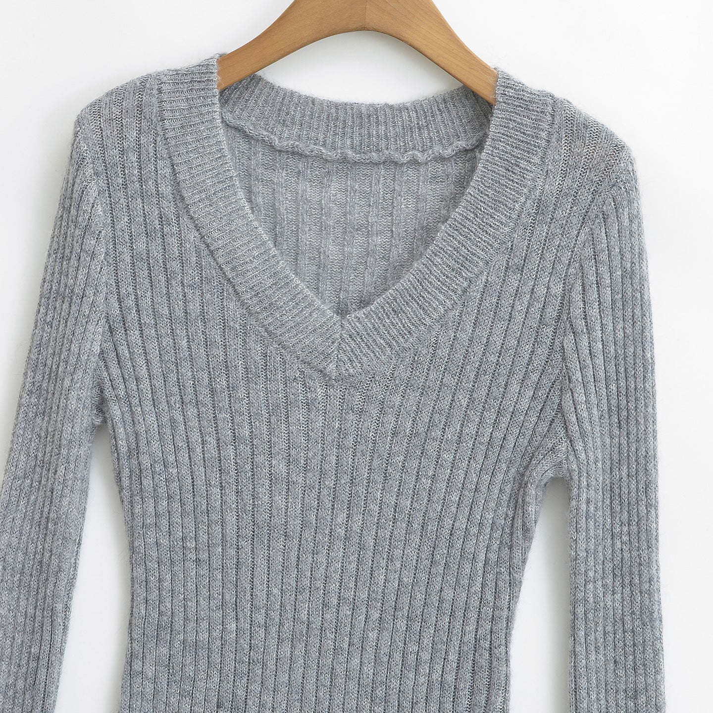 Haut à manches longues, col en V, coupe slim et bandeau élastique