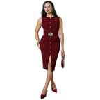 Élégante robe ajustée pour femme avec un bouton et une fente asymétrique à l'ourlet