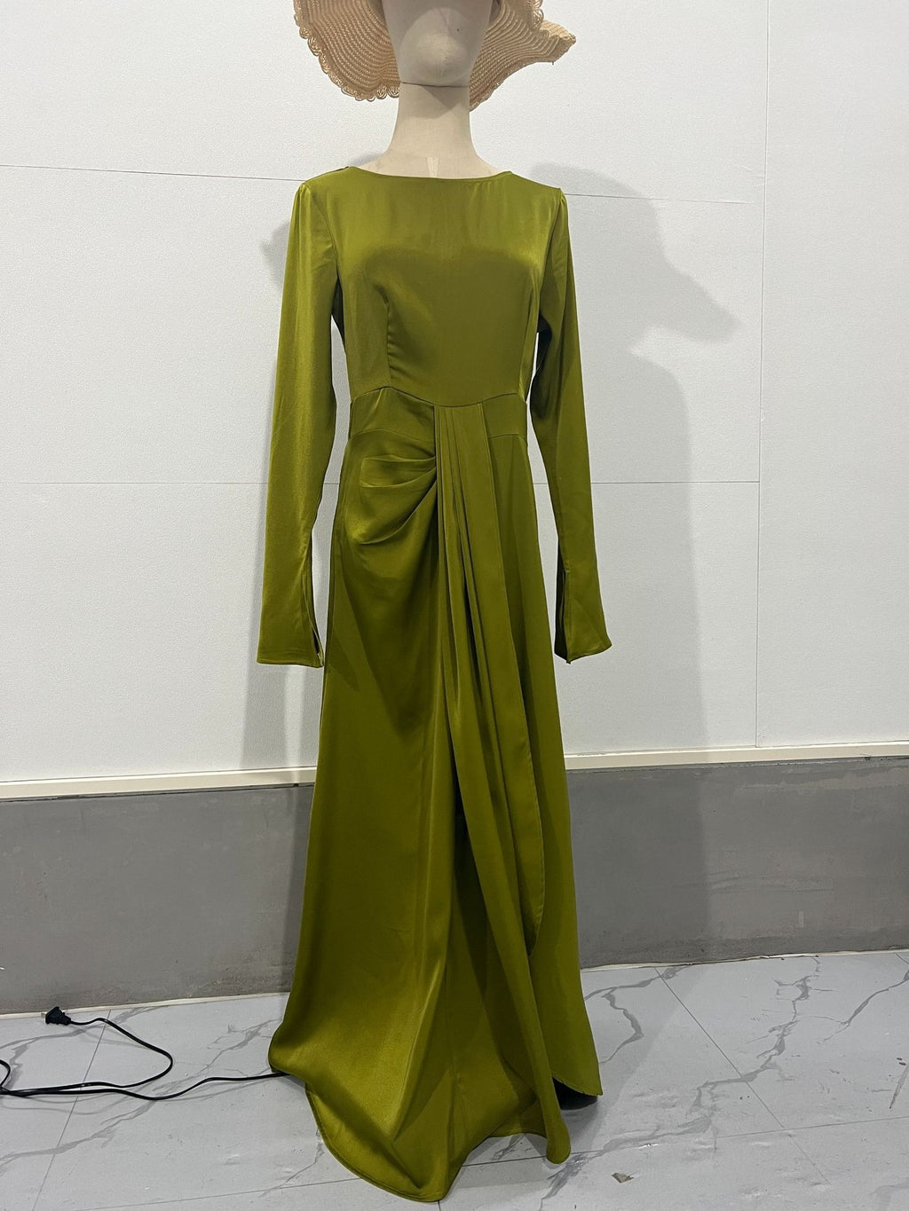 Robe longue de style automnal en satin pour banquet de la Présidente