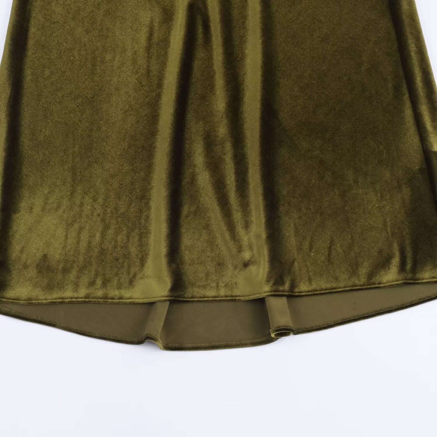Robe élégante à fines bretelles en velours