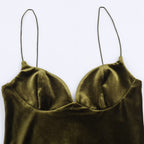 Robe élégante à fines bretelles en velours