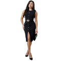 Élégante robe ajustée pour femme avec un bouton et une fente asymétrique à l'ourlet